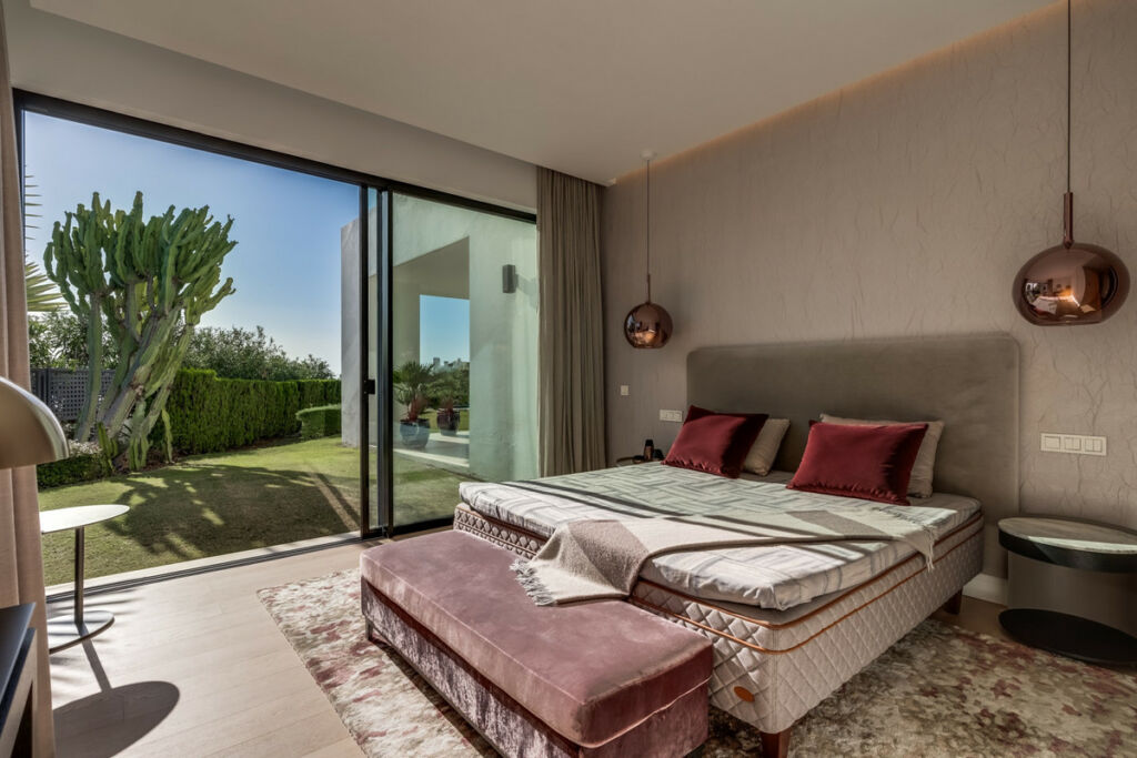 Detached Villa The Golden Mile Málaga - image 25
