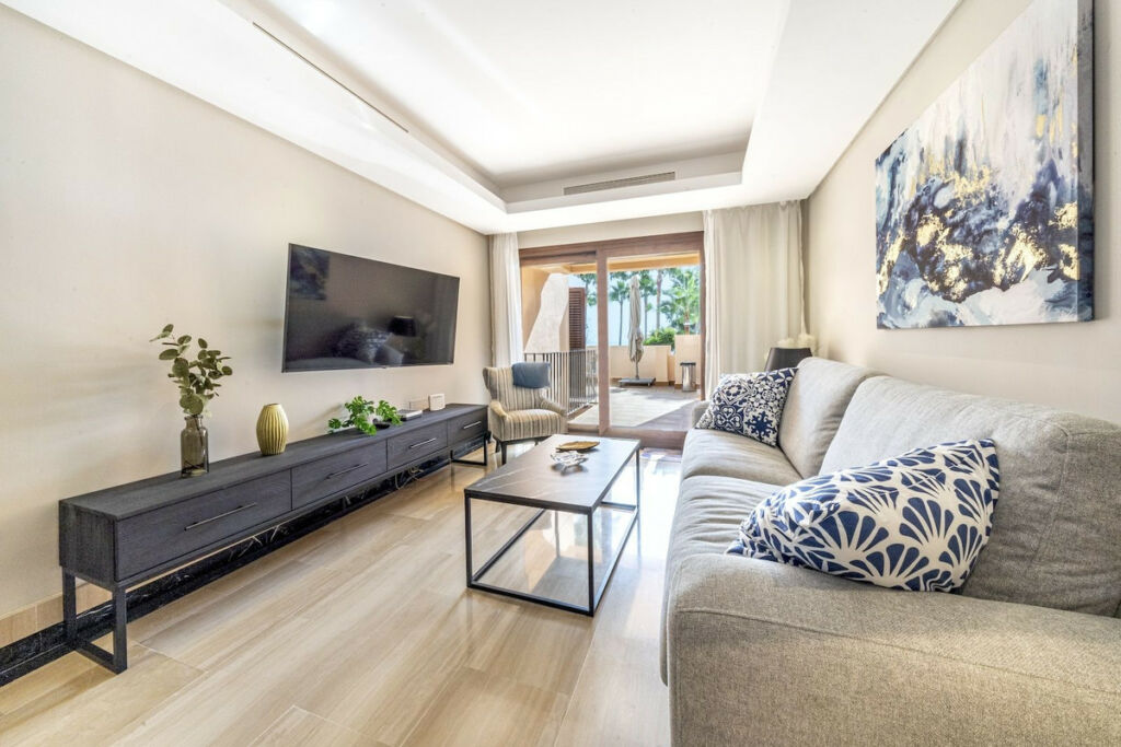 Top Floor Apartment Estepona Málaga - image 3