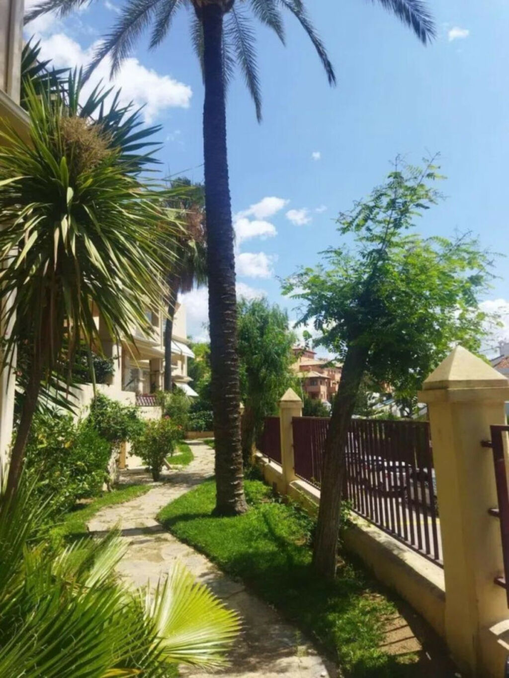 Middle Floor Apartment Bel Air Málaga - image 3