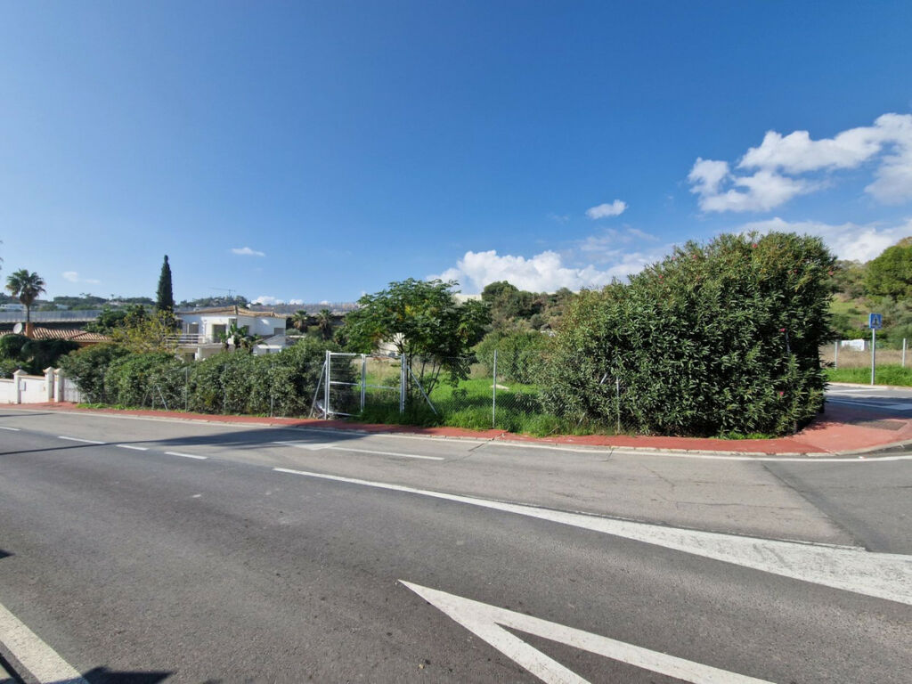 Residential Plot Nueva Andalucía Málaga - image 3