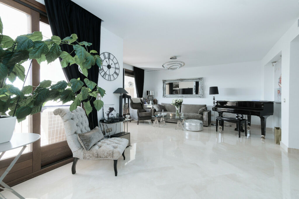 Townhouse Benahavís Málaga - image 3