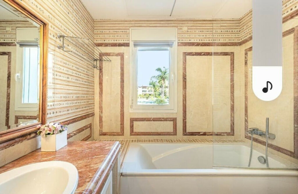 Ground Floor Apartment The Golden Mile Málaga - image 3