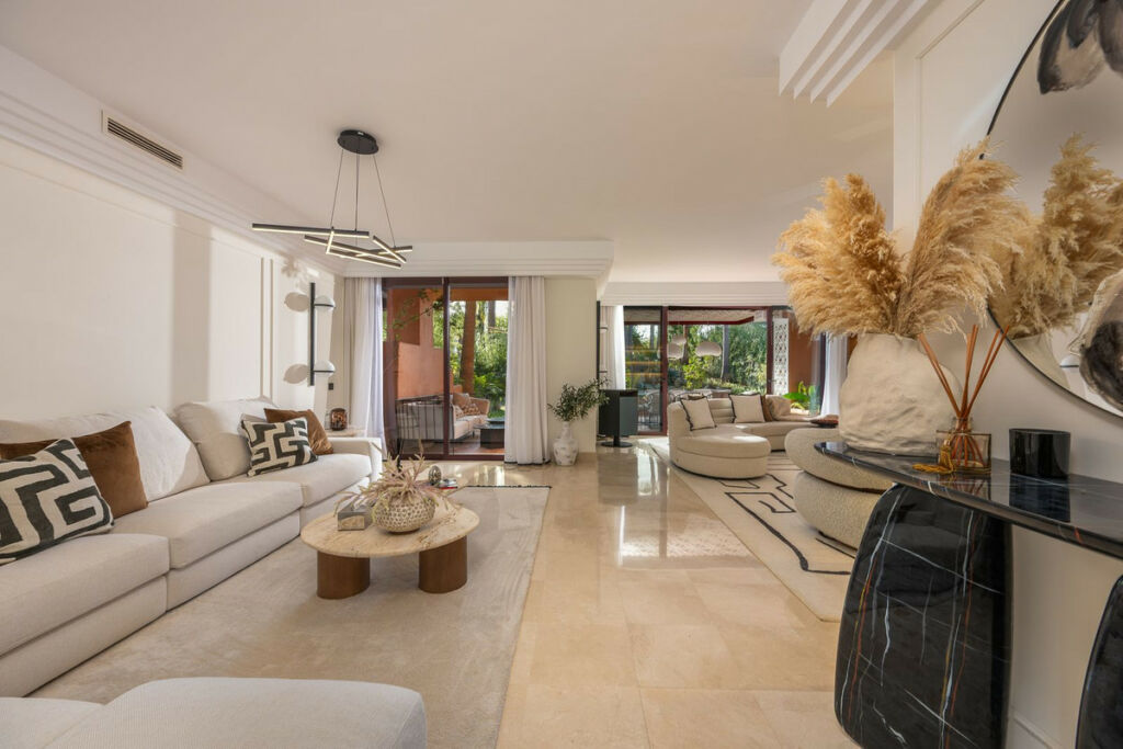 Ground Floor Apartment Aloha Málaga - image 3