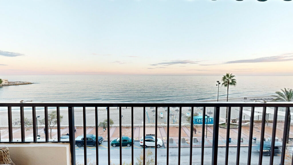 Middle Floor Apartment Fuengirola Málaga - image 2