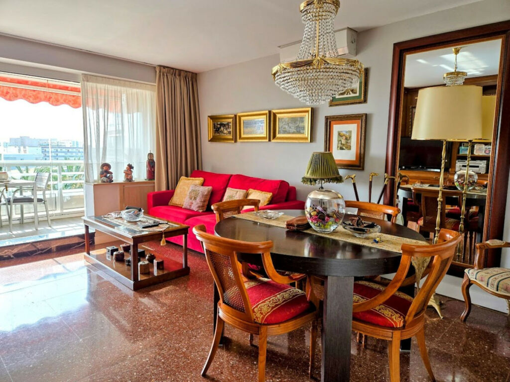 Middle Floor Apartment La Carihuela Málaga - image 3