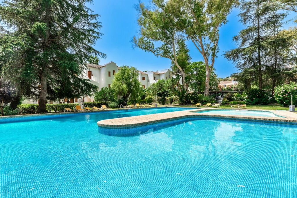 Detached Villa Nueva Andalucía Málaga - image 3