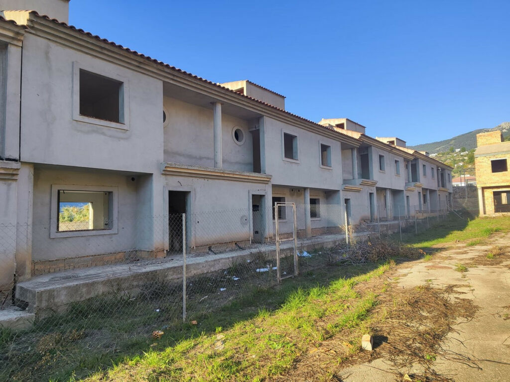 Semi-Detached House Alcaucín Málaga - image 3
