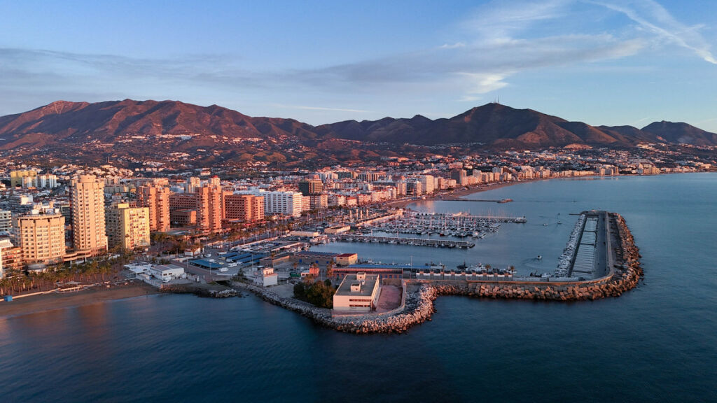 Middle Floor Apartment Fuengirola Málaga - image 30