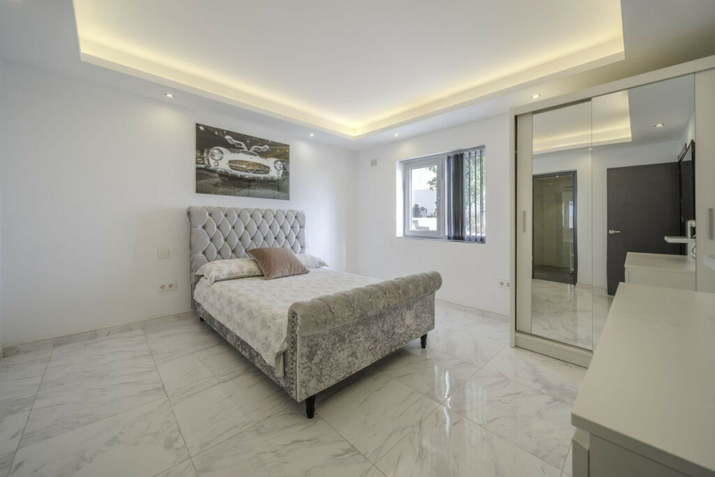 Detached Villa Benalmadena Málaga - image 37