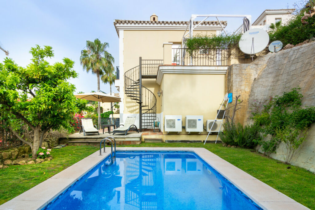 Townhouse Istán Málaga - image 2