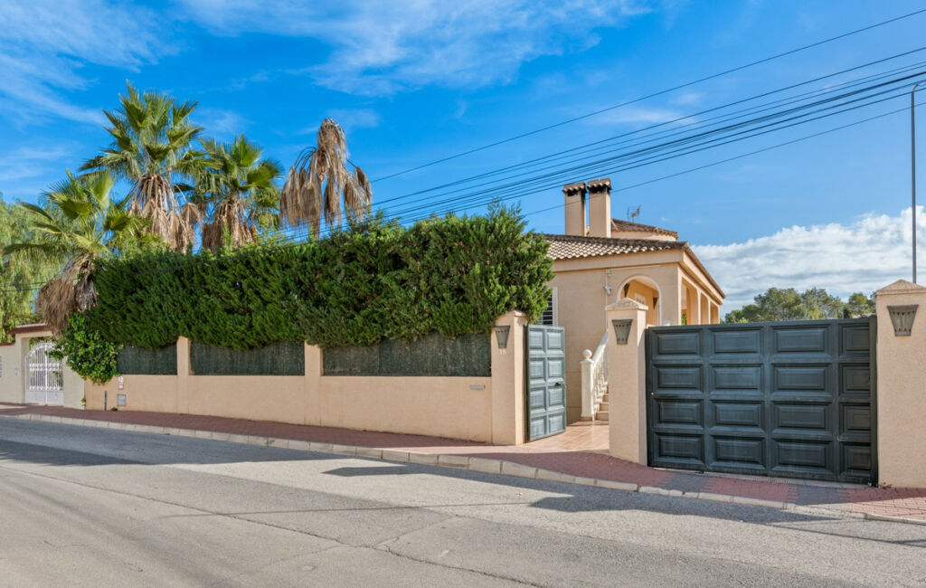Detached Villa Los Balcones Alicante - image 39