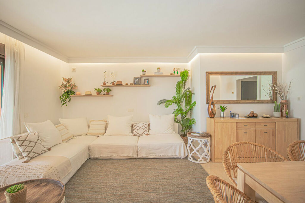 Middle Floor Apartment Estepona Málaga - image 4