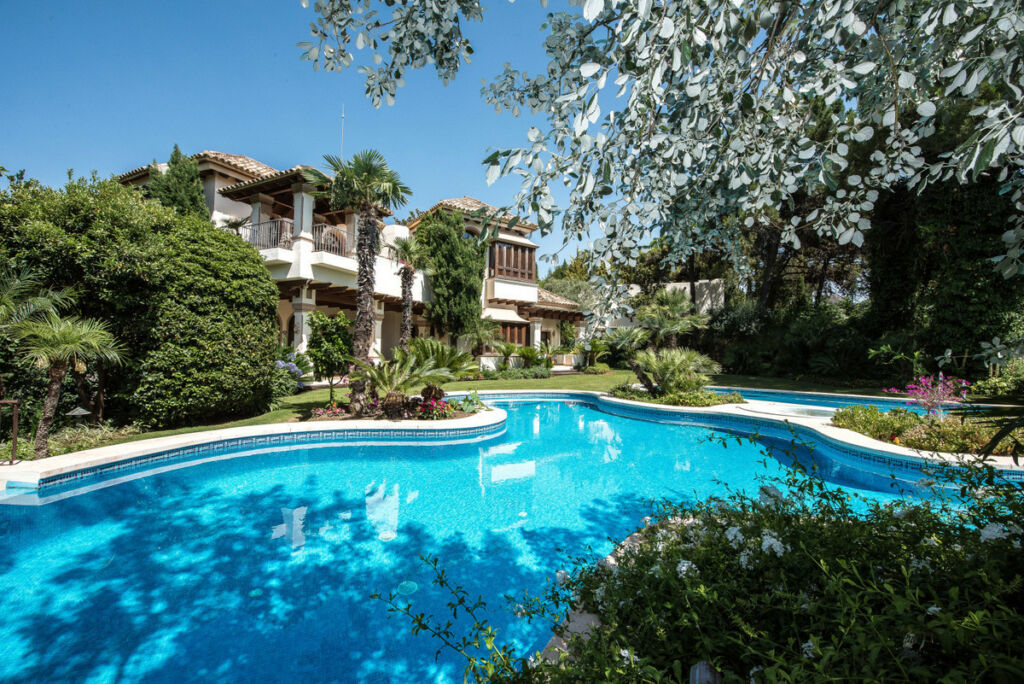 Detached Villa La Zagaleta Málaga - image 4