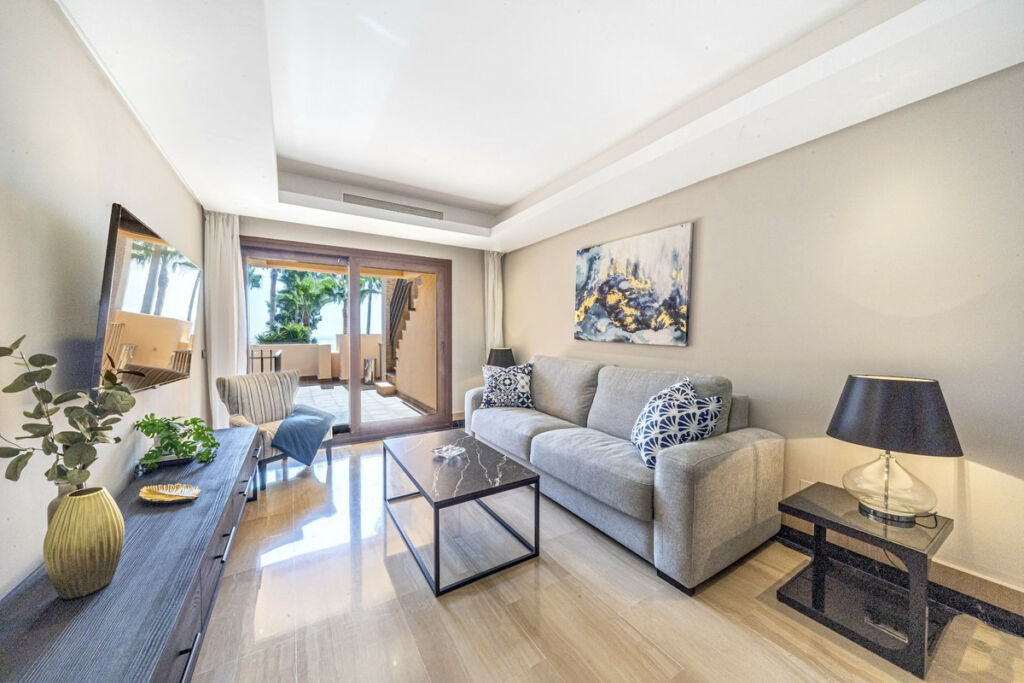 Top Floor Apartment Estepona Málaga - image 4