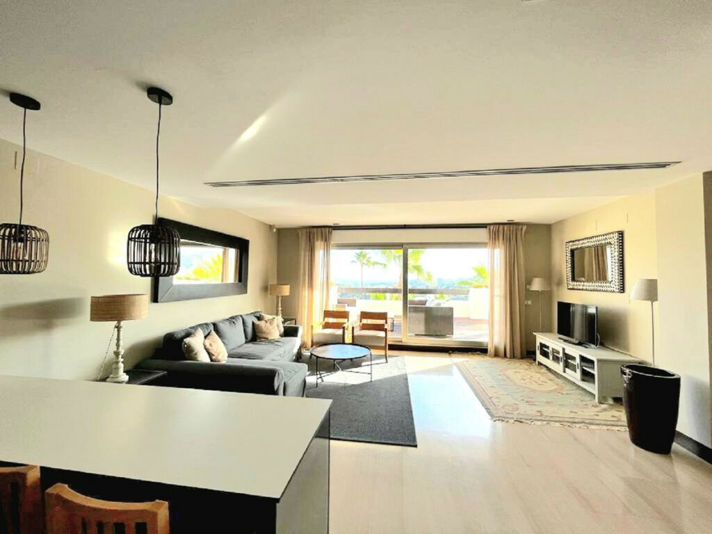 Middle Floor Apartment Benahavís Málaga - image 4