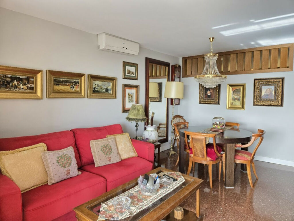 Middle Floor Apartment La Carihuela Málaga - image 4