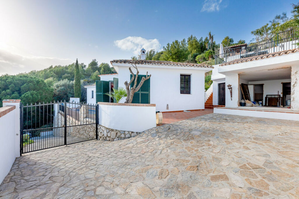 Detached Villa Mijas Málaga - image 4