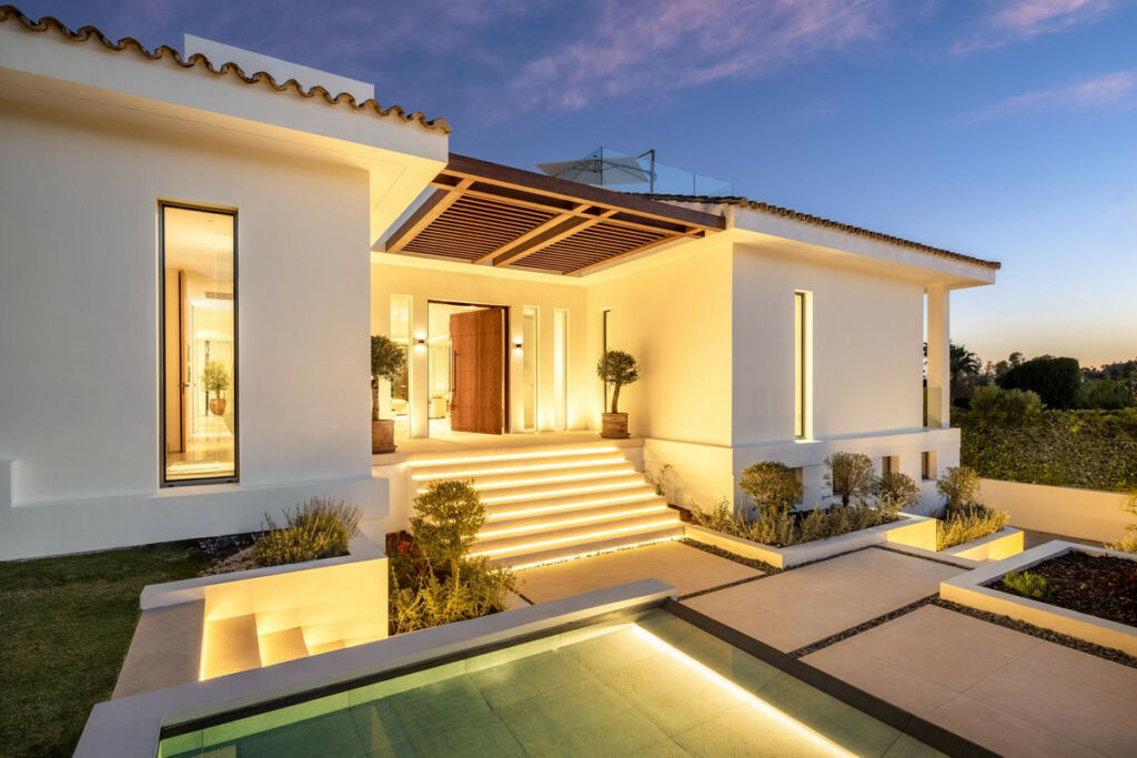 Detached Villa Nueva Andalucía Málaga - image 4
