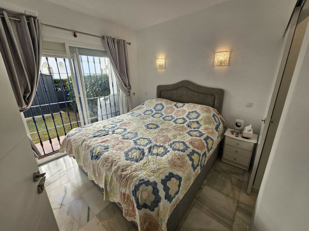 Ground Floor Apartment Calahonda Málaga - image 4