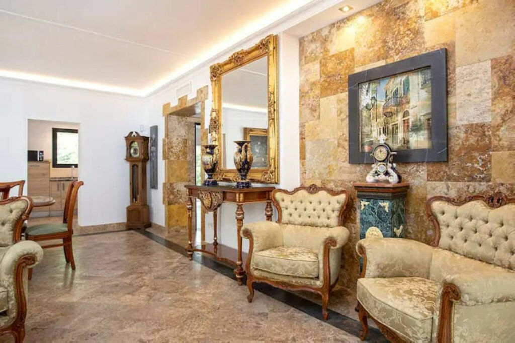 Middle Floor Apartment Puerto Banús Málaga - image 5