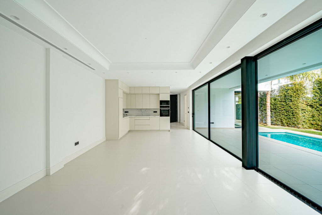 Detached Villa The Golden Mile Málaga - image 5