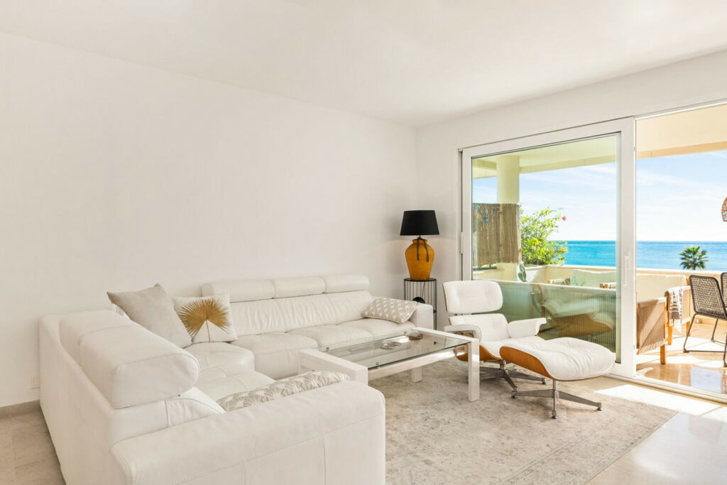 Middle Floor Apartment New Golden Mile Málaga - image 5