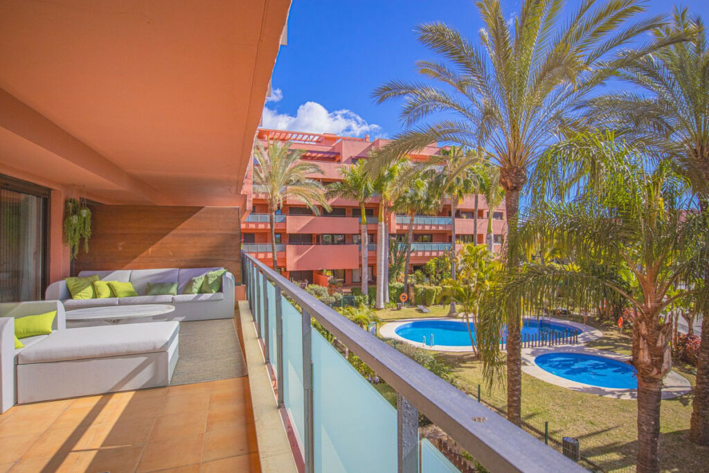 Middle Floor Apartment Estepona Málaga - image 53