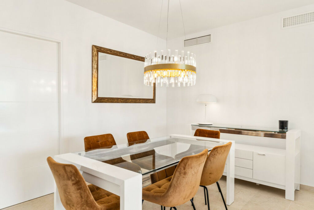 Middle Floor Apartment New Golden Mile Málaga - image 6