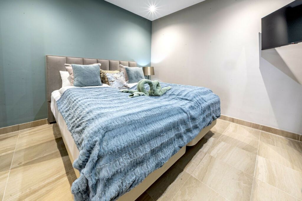 Top Floor Apartment Estepona Málaga - image 6