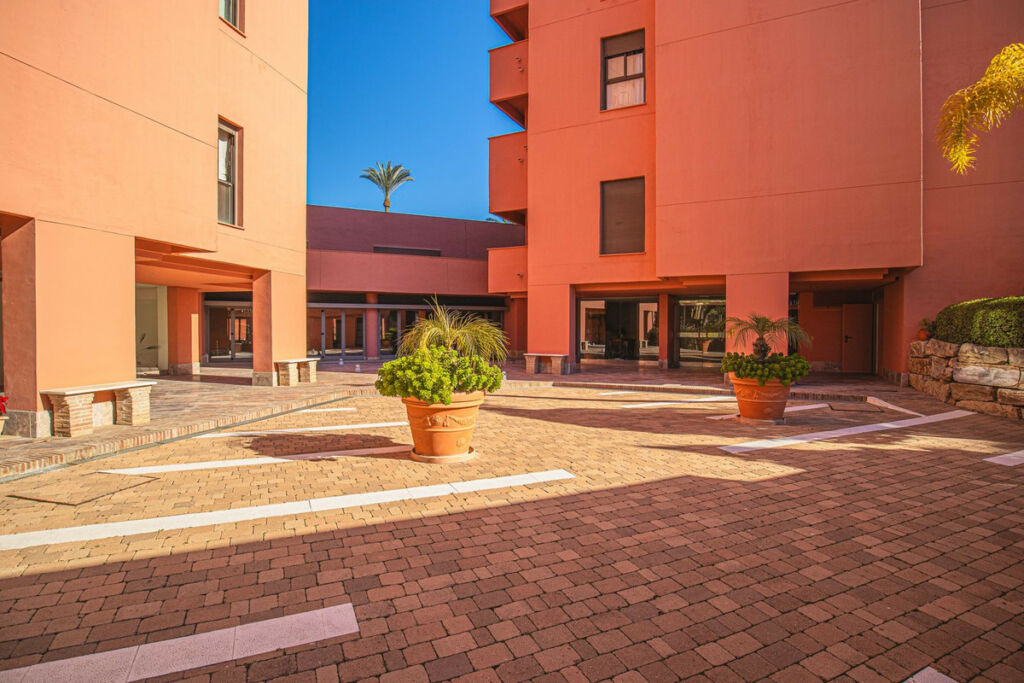 Middle Floor Apartment Estepona Málaga - image 60