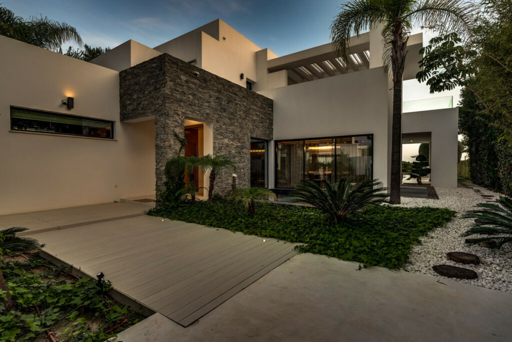 Detached Villa The Golden Mile Málaga - image 53