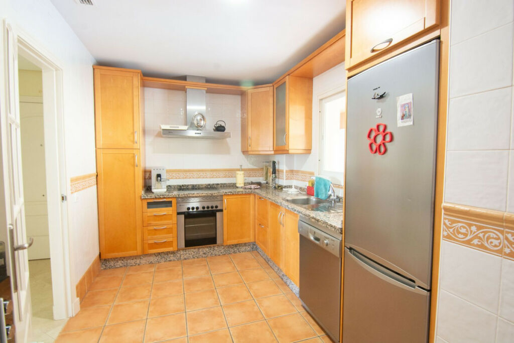 Middle Floor Apartment La Mairena Málaga - image 7