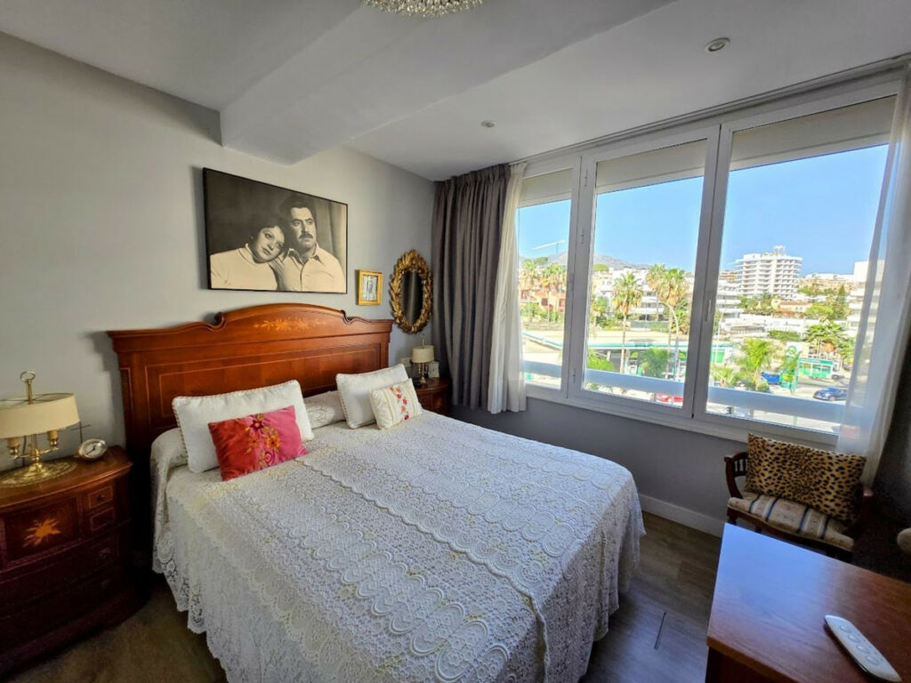 Middle Floor Apartment La Carihuela Málaga - image 7