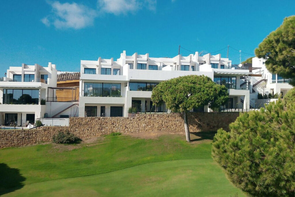 Townhouse Cabopino Málaga - image 10