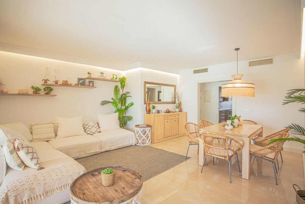 Middle Floor Apartment Estepona Málaga - image 7