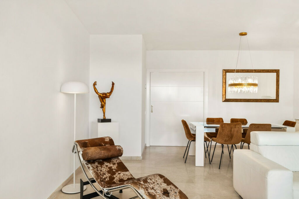 Middle Floor Apartment New Golden Mile Málaga - image 7