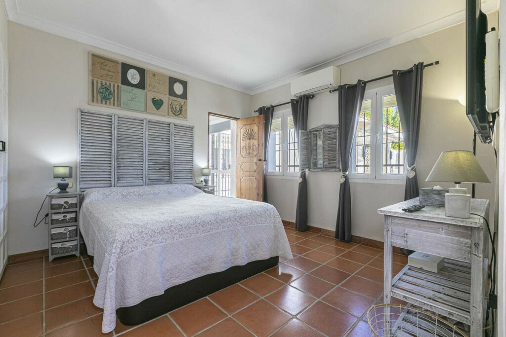 Detached Villa San Pedro de Alcántara Málaga - image 10