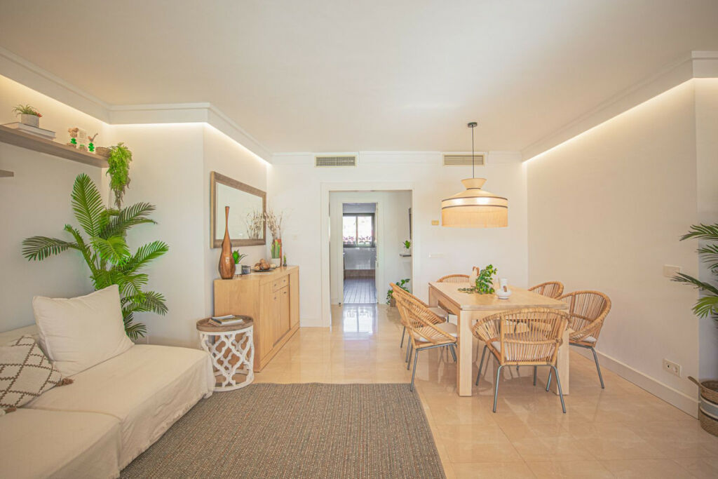 Middle Floor Apartment Estepona Málaga - image 8