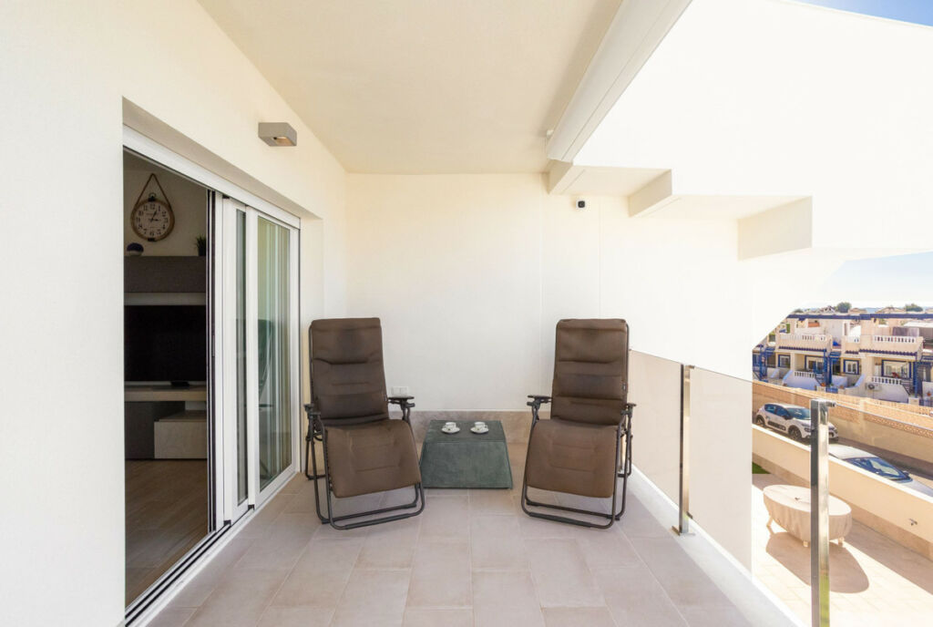 Top Floor Apartment Villamartin Alicante - image 8