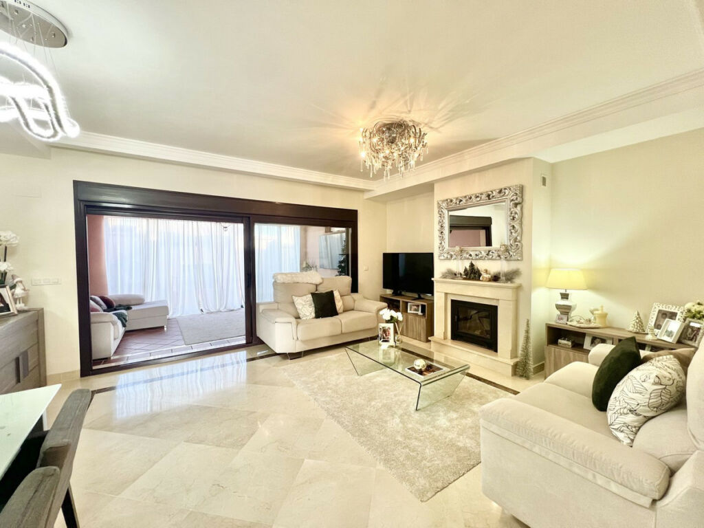 Townhouse Estepona Málaga - image 8