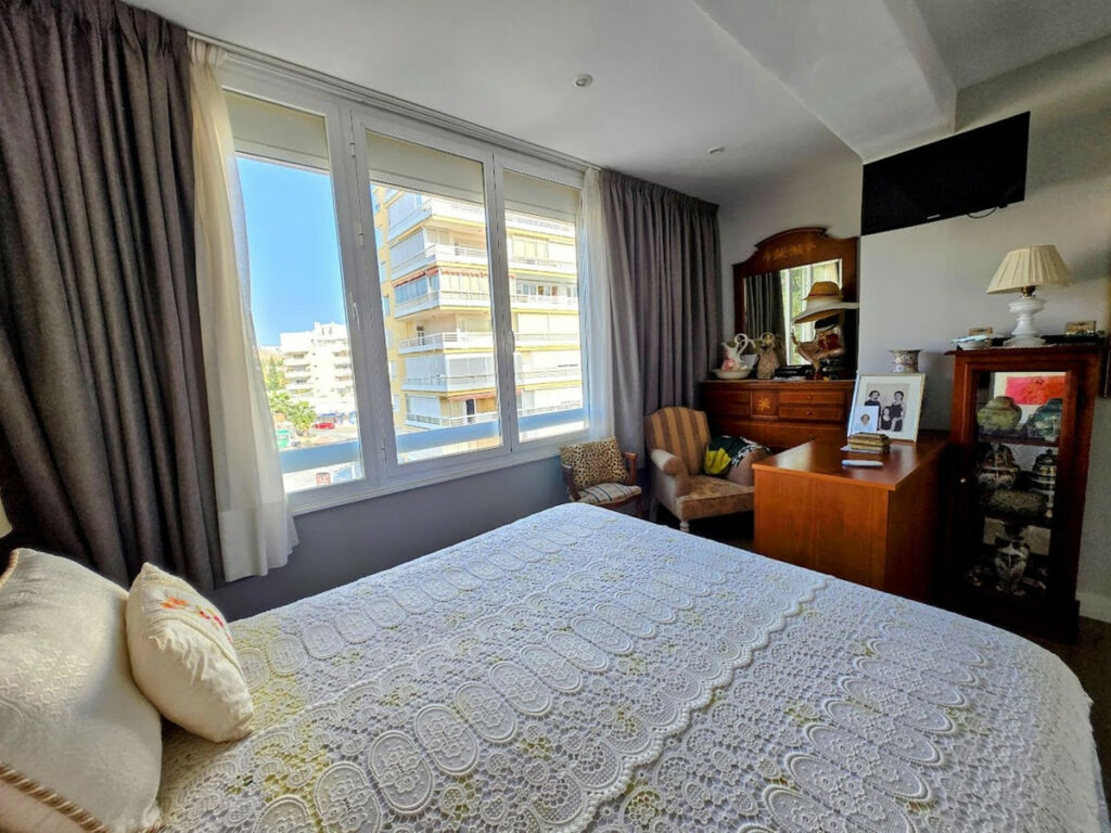 Middle Floor Apartment La Carihuela Málaga - image 8