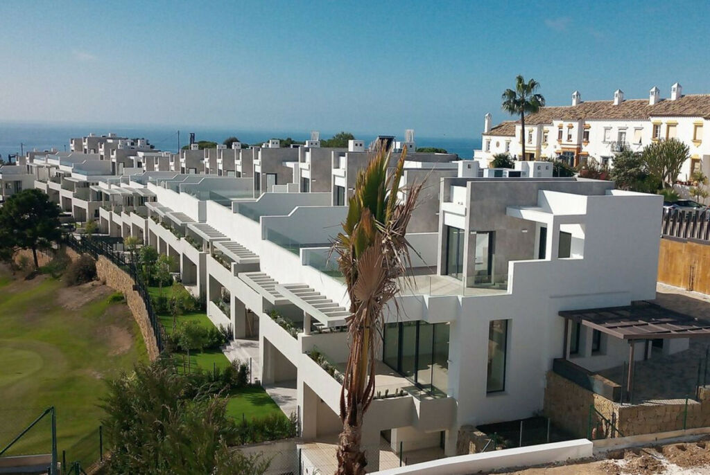 Townhouse Cabopino Málaga - image 14