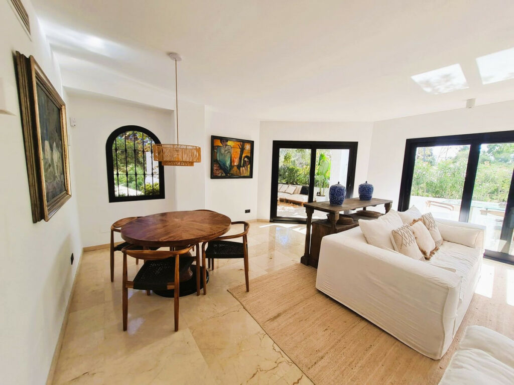 Middle Floor Apartment The Golden Mile Málaga - image 9