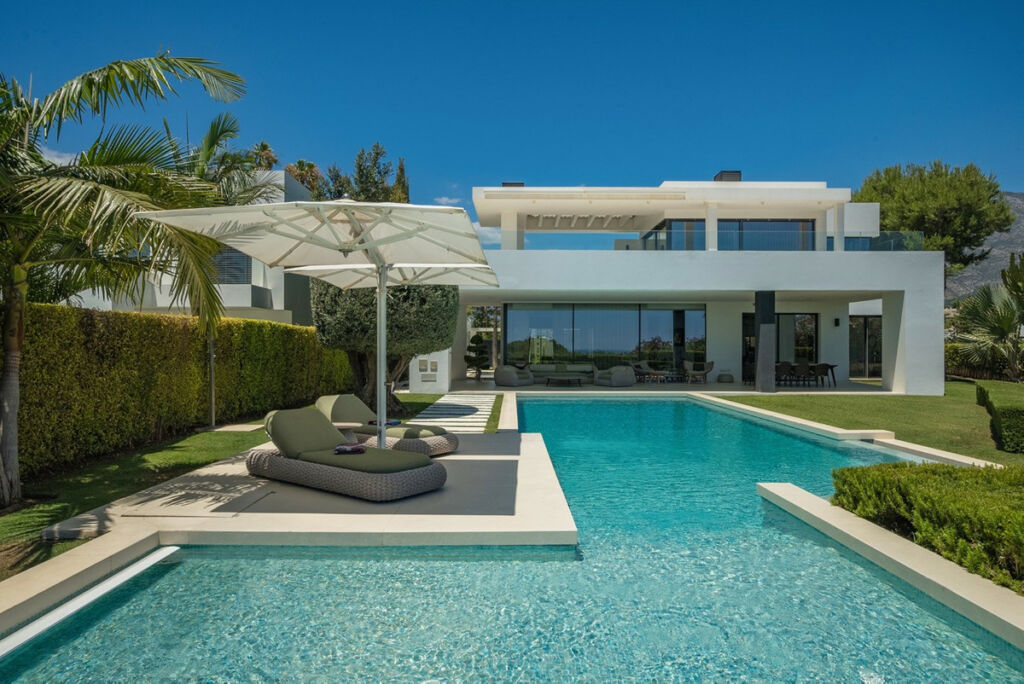 Detached Villa The Golden Mile Málaga - image 2