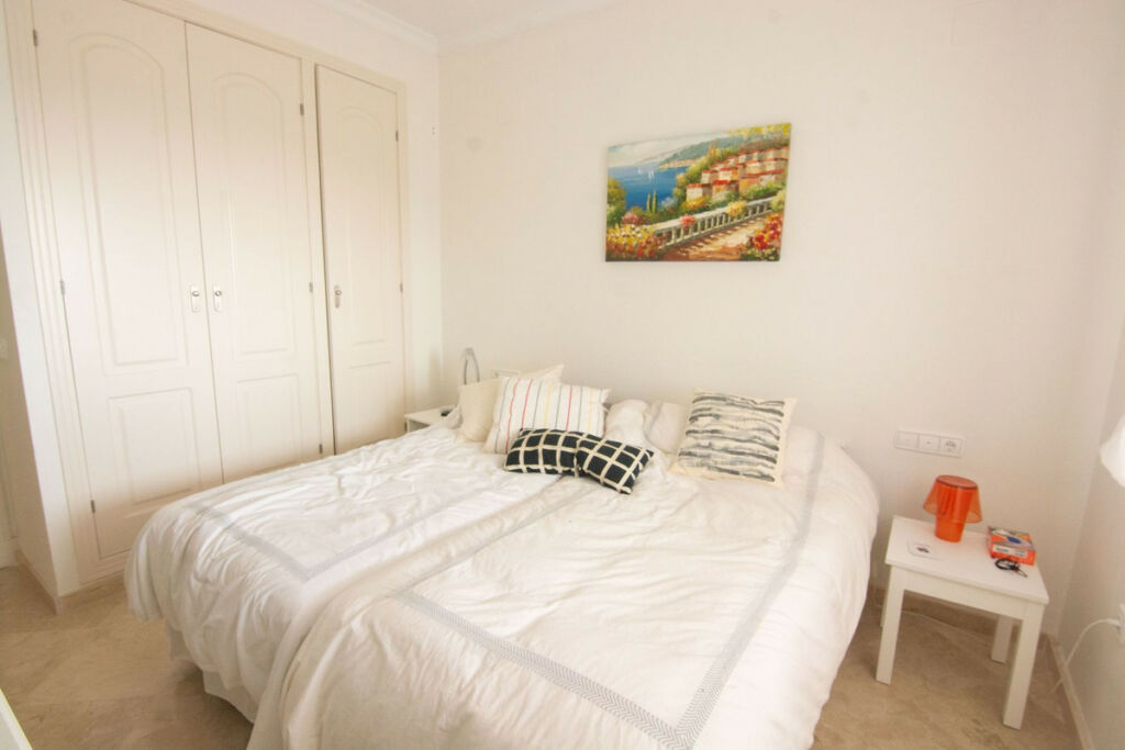 Middle Floor Apartment La Mairena Málaga - image 4