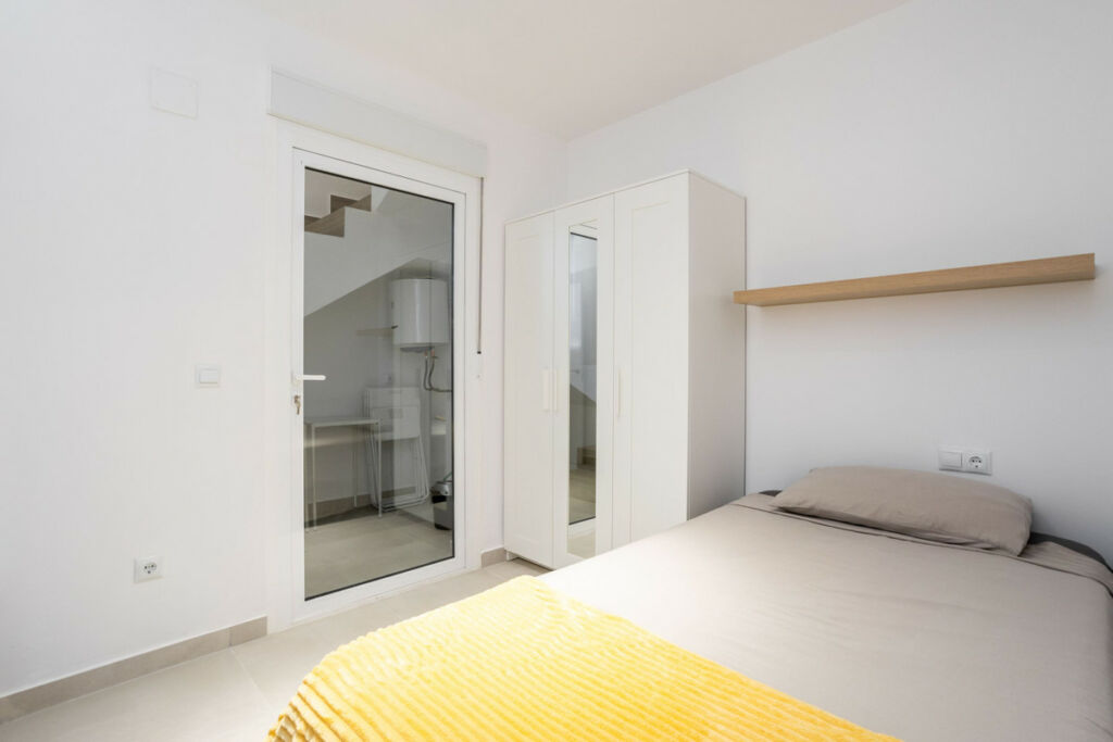 Townhouse Villamartin Alicante - image 9