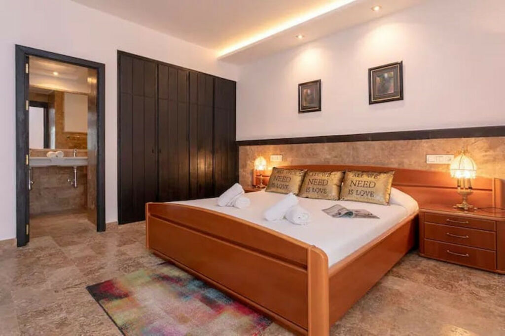 Middle Floor Apartment Puerto Banús Málaga - image 9