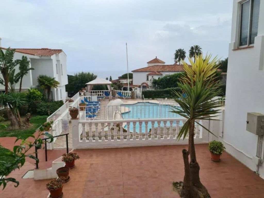 Middle Floor Apartment Manilva Málaga - image 9