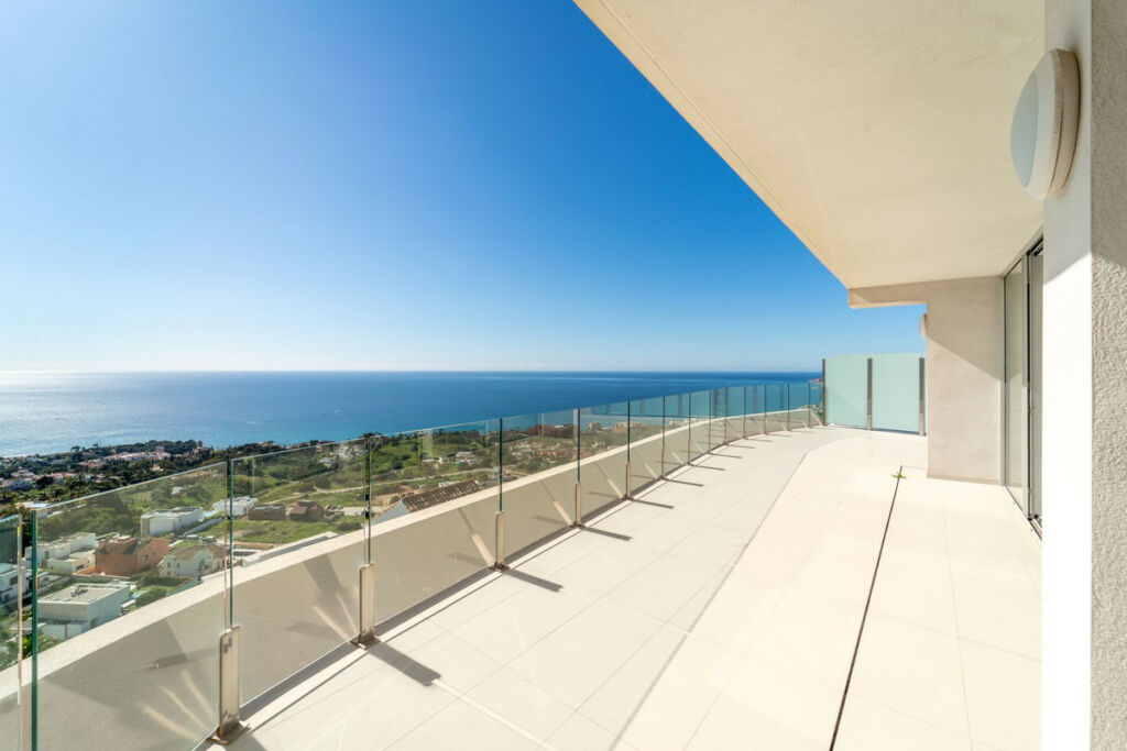 Penthouse Duplex Benalmadena Pueblo Málaga - image 2