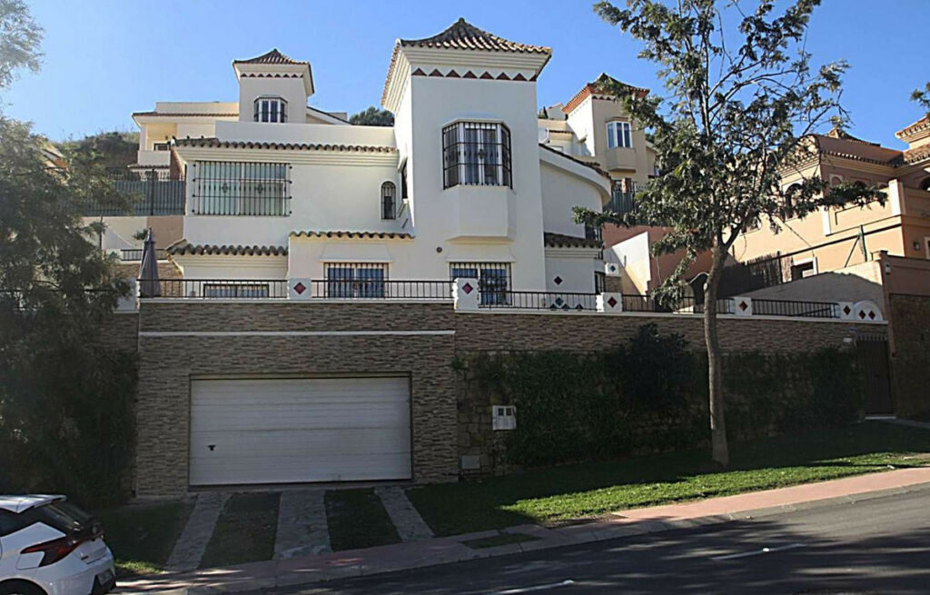 Detached Villa Benalmadena Málaga - image 2